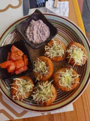 Στάζει Μέλι