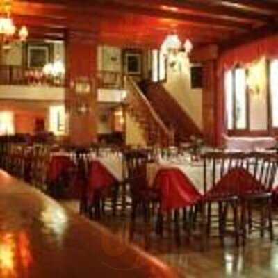 Saloon Piano Bar Restaurant