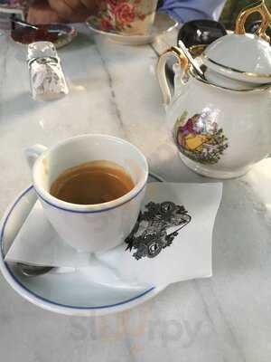 Chartreuse Cafeteria-bar