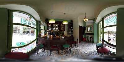 Chartreuse Cafeteria-bar