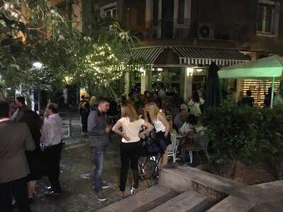 Chartreuse Cafeteria-bar