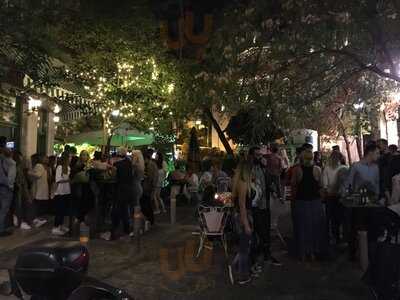 Chartreuse Cafeteria-bar