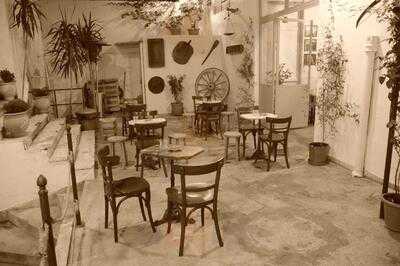 Η Στοα του Κωστα