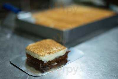 Παπαδάκης Καφές-Άρτος-Γλυκό