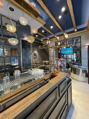 Amadeus Coffee N' Bake