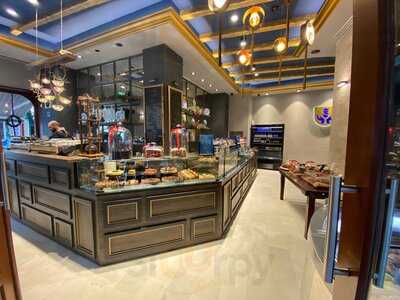 Amadeus Coffee N' Bake