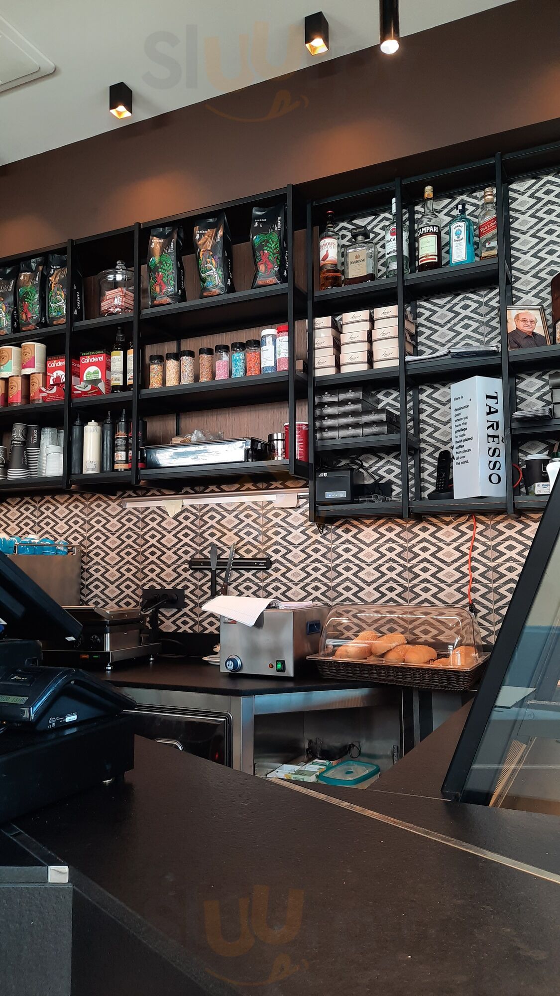 Anasis Bakery & Coffee