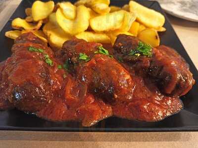 Τρεις λαλούν