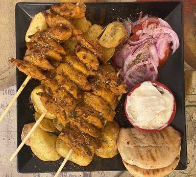 Τρεις λαλούν