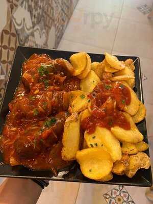 Τρεις λαλούν