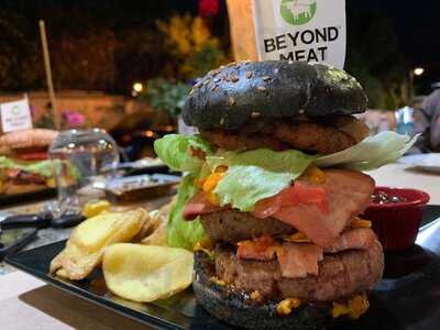 Τρεις λαλούν