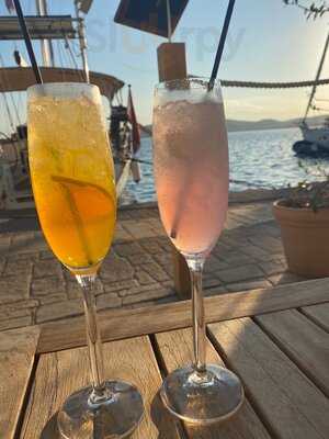 Mourayio Restaurant & Lounge