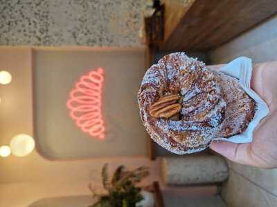 Overoll Croissanterie