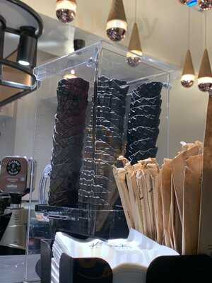 Kayak Ice Cream Store - Kapnikarea