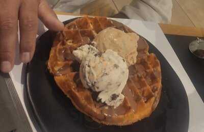 Kayak Ice Cream Store - Kapnikarea