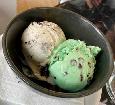 Kayak Ice Cream Store - Kapnikarea