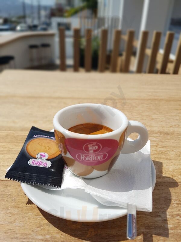 Cy Deck Cafe - Bar