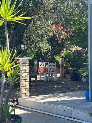 Nikos Family Taverna