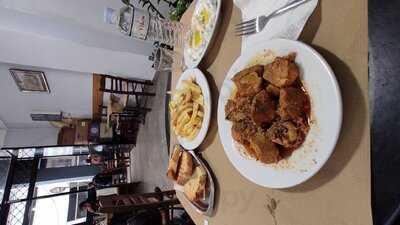 Tis Theatrou To Steki