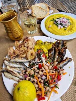 Tis Theatrou To Steki