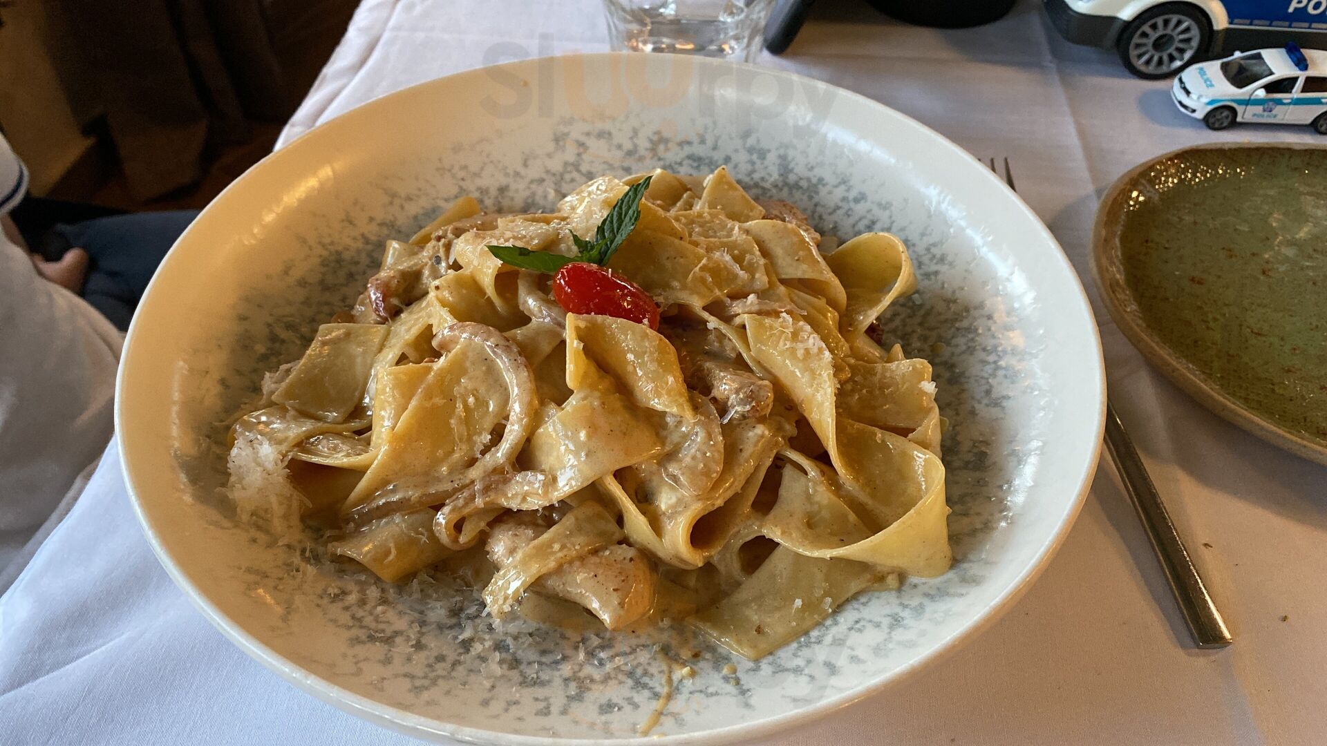 Black Pines Chalet Restaurant By Pindos Resort