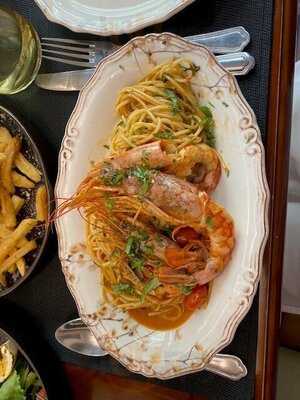 Grande Dame Athenian Tavern