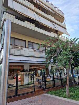 Passaggio Square Daphni