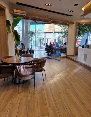 Passaggio Square Daphni