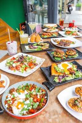 Hopper's Cafe Street Food