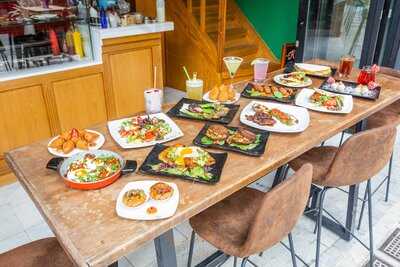 Hopper's Cafe Street Food