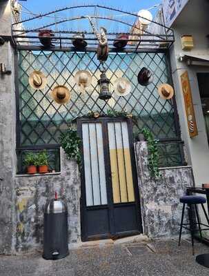 Tpyna All Day Rock Bar