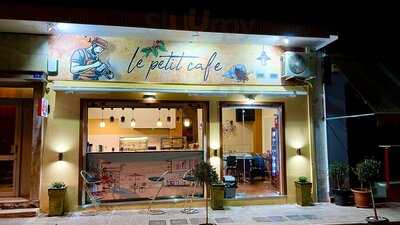 Le Petit Cafe