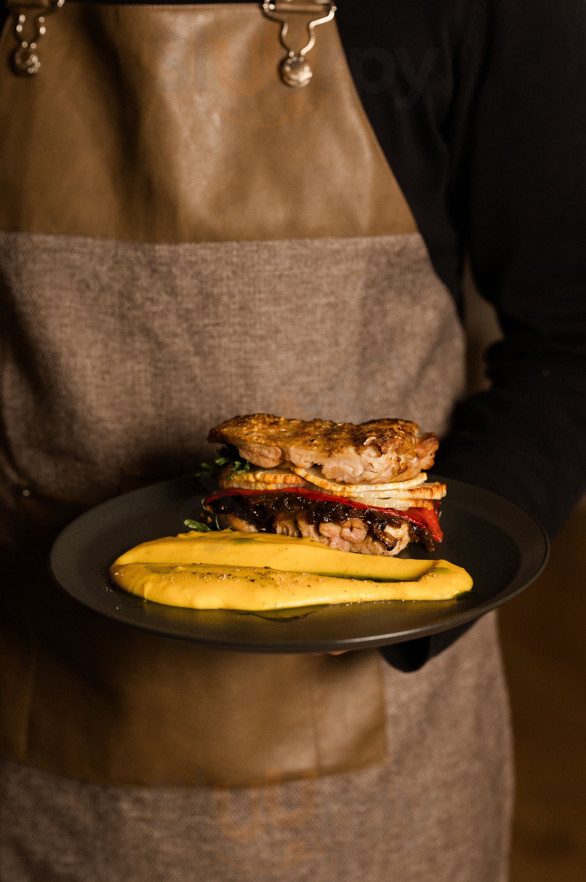 Pili Wine Bar | Restaurant