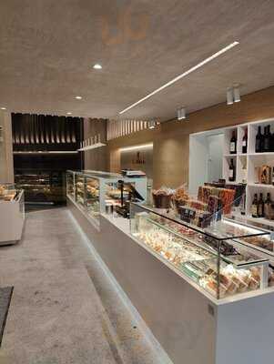 Ζαχαροπλαστεία Καλατζογλου