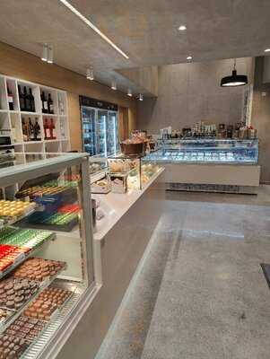 Ζαχαροπλαστεία Καλατζογλου