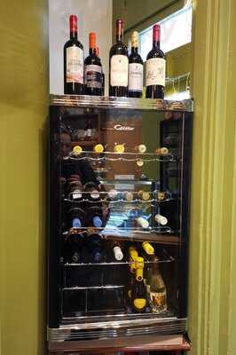 Athina Οινομαγειρείον