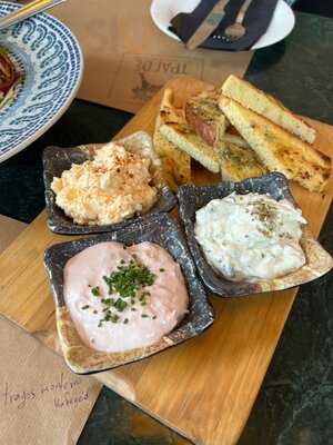 Trágos Montérno Kafeneío