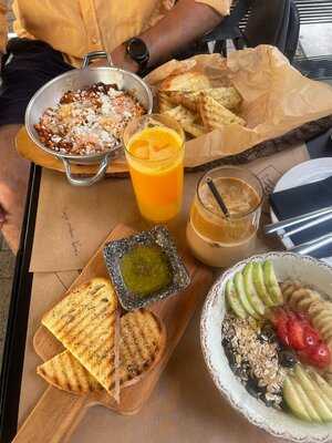 Trágos Montérno Kafeneío