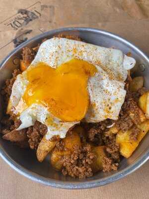 Trágos Montérno Kafeneío