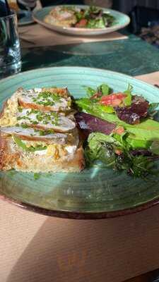 Trágos Montérno Kafeneío