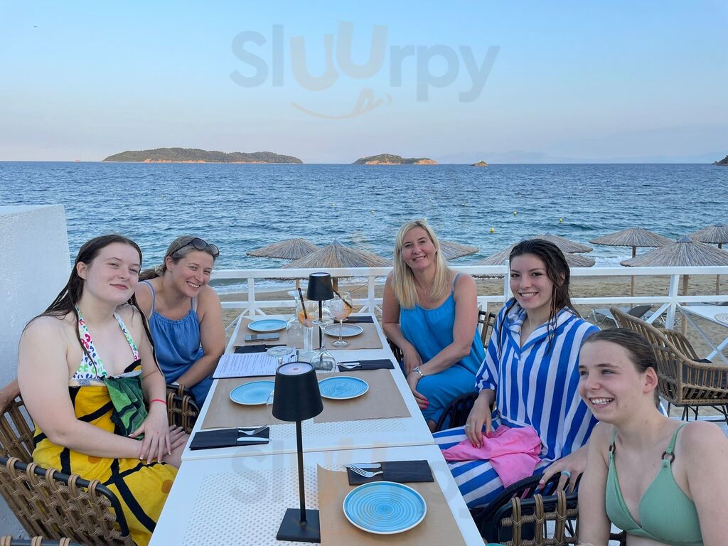 Octopus Beach Bar & Restaurant
