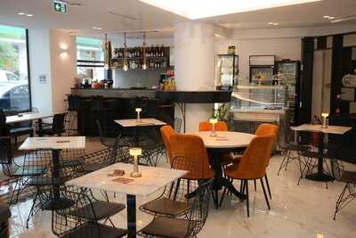 B21 Coffee Bar Restaurant