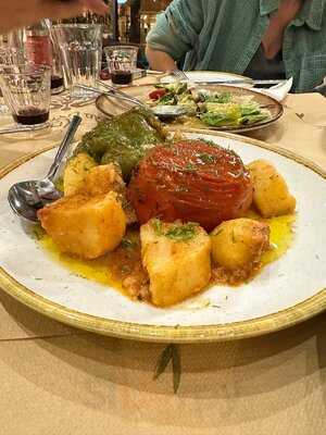 Η Αυλή Της Ηδύλης