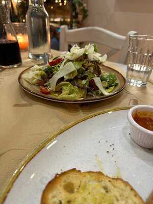 Η Αυλή Της Ηδύλης