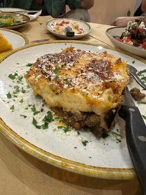 Η Αυλή Της Ηδύλης