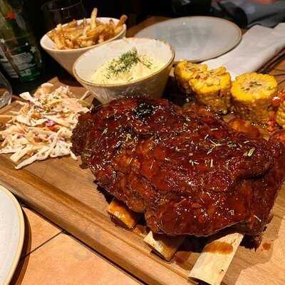 El Toro Restaurant & Bar