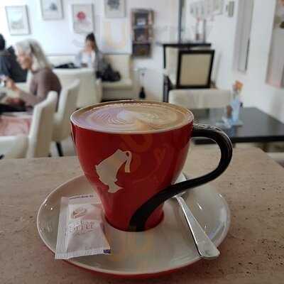 Roses & Coffee Caffe Bar