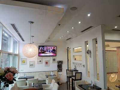 Roses & Coffee Caffe Bar