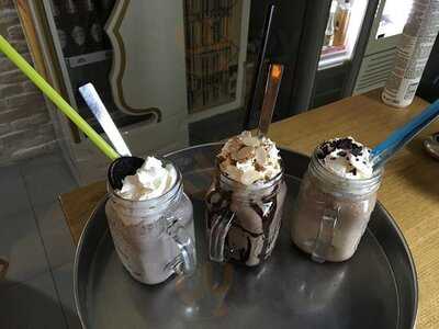 Mixer Caffe $ Smoothie Bar