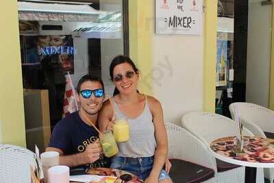 Mixer Caffe $ Smoothie Bar